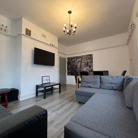 Peaky Blinders Apartment 5 Min Walk To Blackpool Tower Sleeps Up To 14 외부 사진