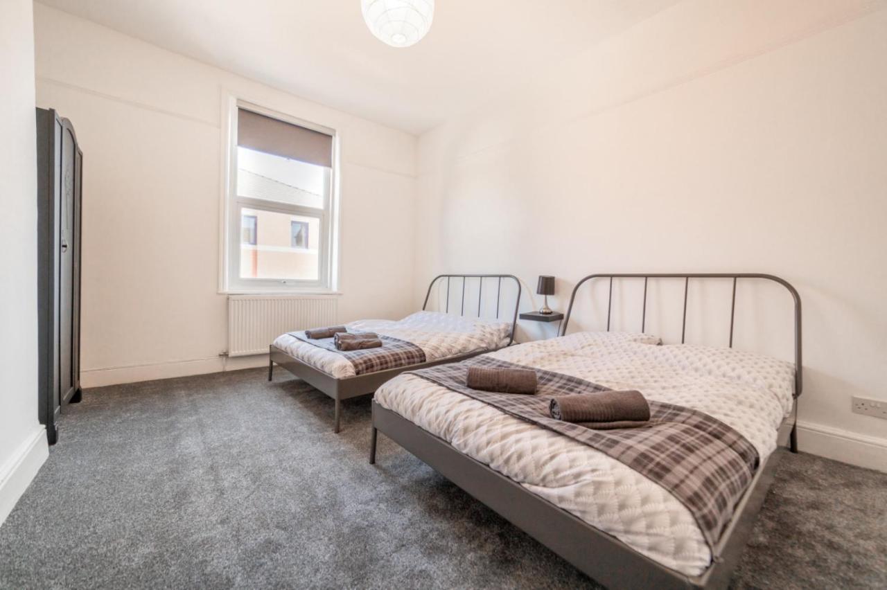 Peaky Blinders Apartment 5 Min Walk To Blackpool Tower Sleeps Up To 14 외부 사진