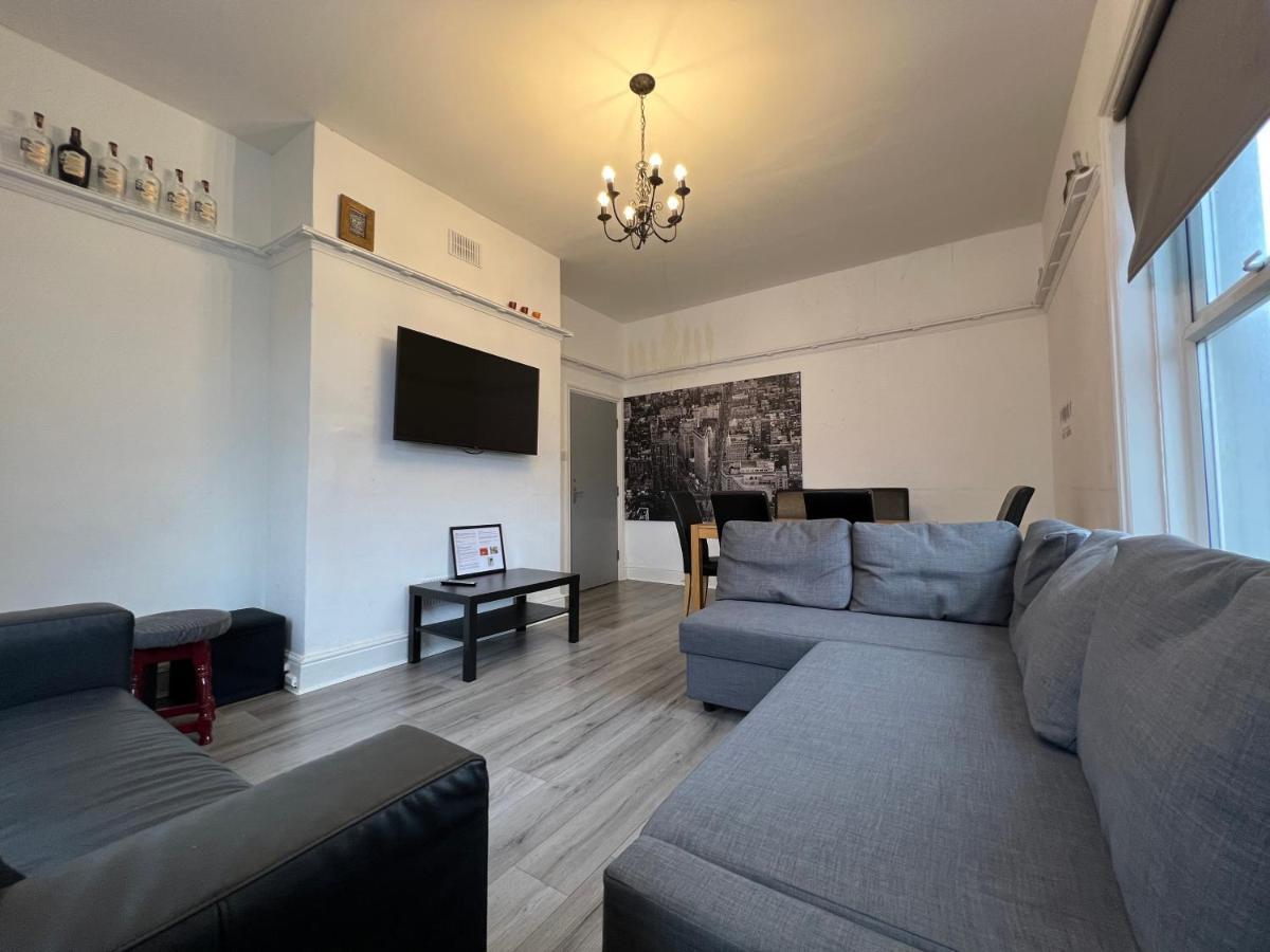Peaky Blinders Apartment 5 Min Walk To Blackpool Tower Sleeps Up To 14 외부 사진
