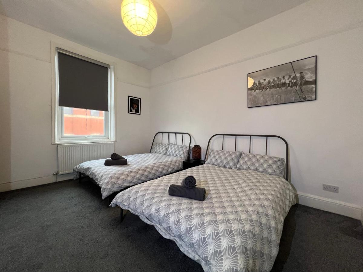 Peaky Blinders Apartment 5 Min Walk To Blackpool Tower Sleeps Up To 14 외부 사진